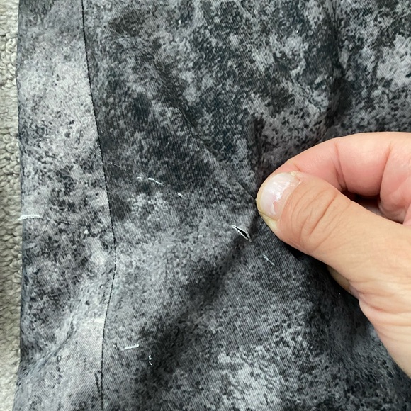 Women’s Northface Gray Camo Snowpants - Picture 9 of 11